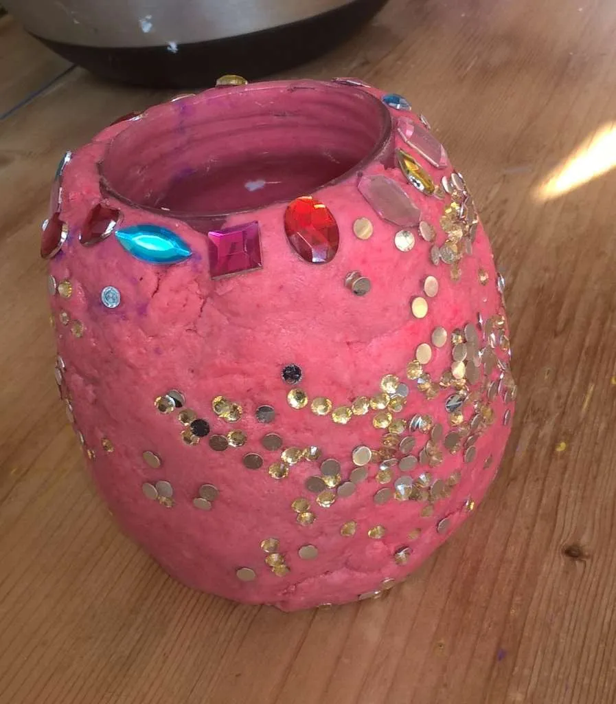 klei maken
windlicht met diamantjes gemaakt van zelfgemaakte klei.